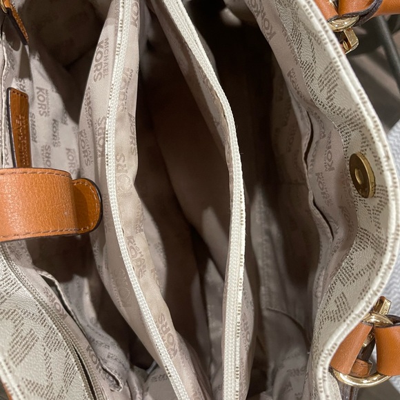 Michael Kors Vanilla and Brown Satchel with matching Wallet - Picture 9 of 11